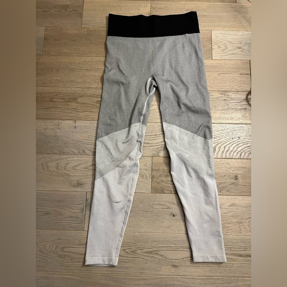 MULTI-GREY with black waist band, high rise Aerie full length Leggings, Size Lg